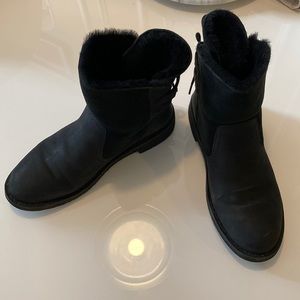 Black short suede UGG lace-back bootie - Size 8.5